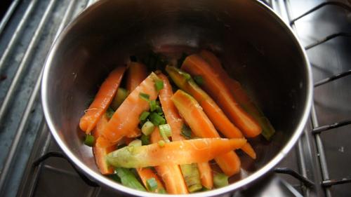 Beurre de ferme, carottes, thym, échalion.
